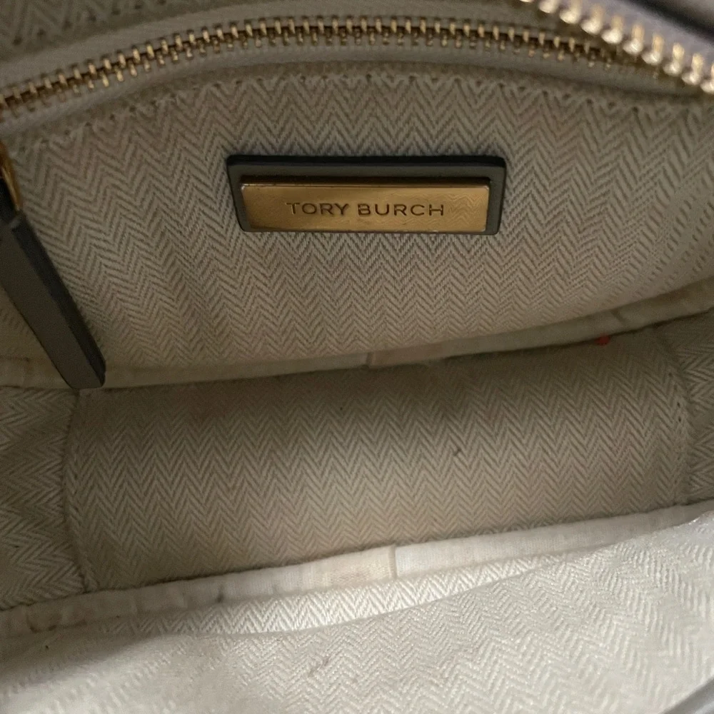 Tory Burch Kira Small Chevron Camera Bag - Picture 13 of 13